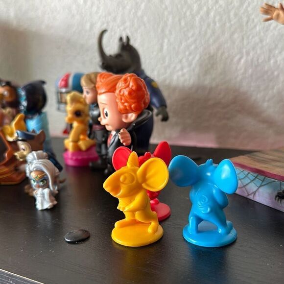 Set of 20 random Plastic Figurine toys Disney , Nickelodeon and more - Picture 5 of 5